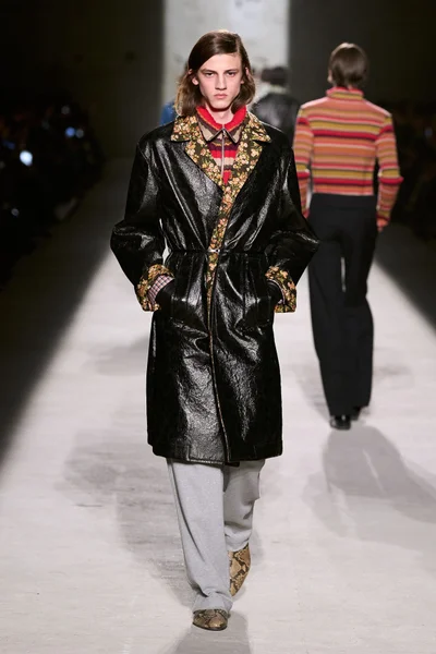 Look 30